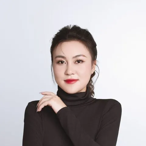 검은 옷을 입은 입시 컨설턴트의 모습